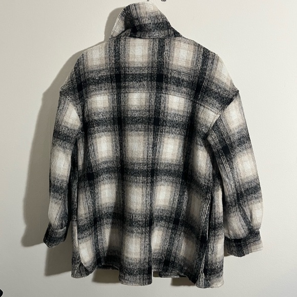 Bagatelle Shacket - Picture 5 of 5